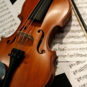 ria-nurul-kamariah-Ro7BTZEuqwE-unsplash Free Violin